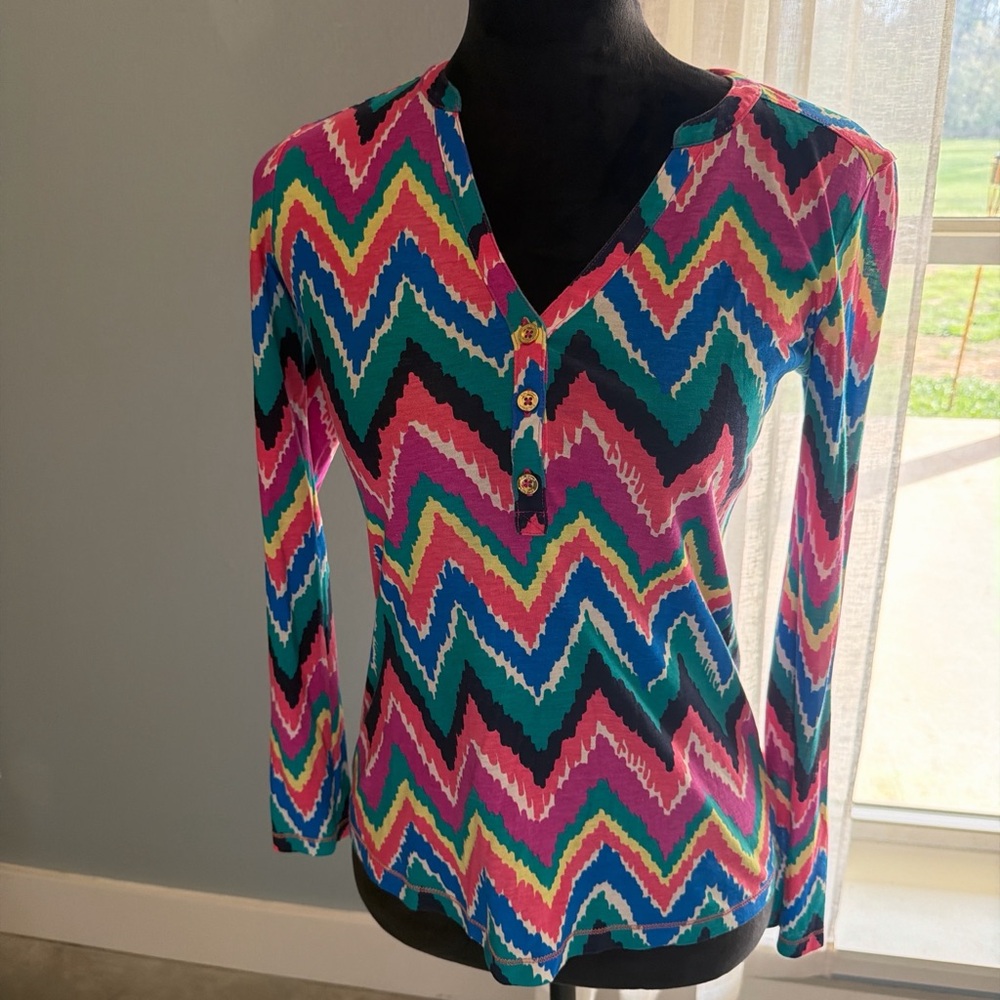 NWOT Lilly Pulitzer 100% Pima Cotton Vibrant Chevron Long Sleeve Top